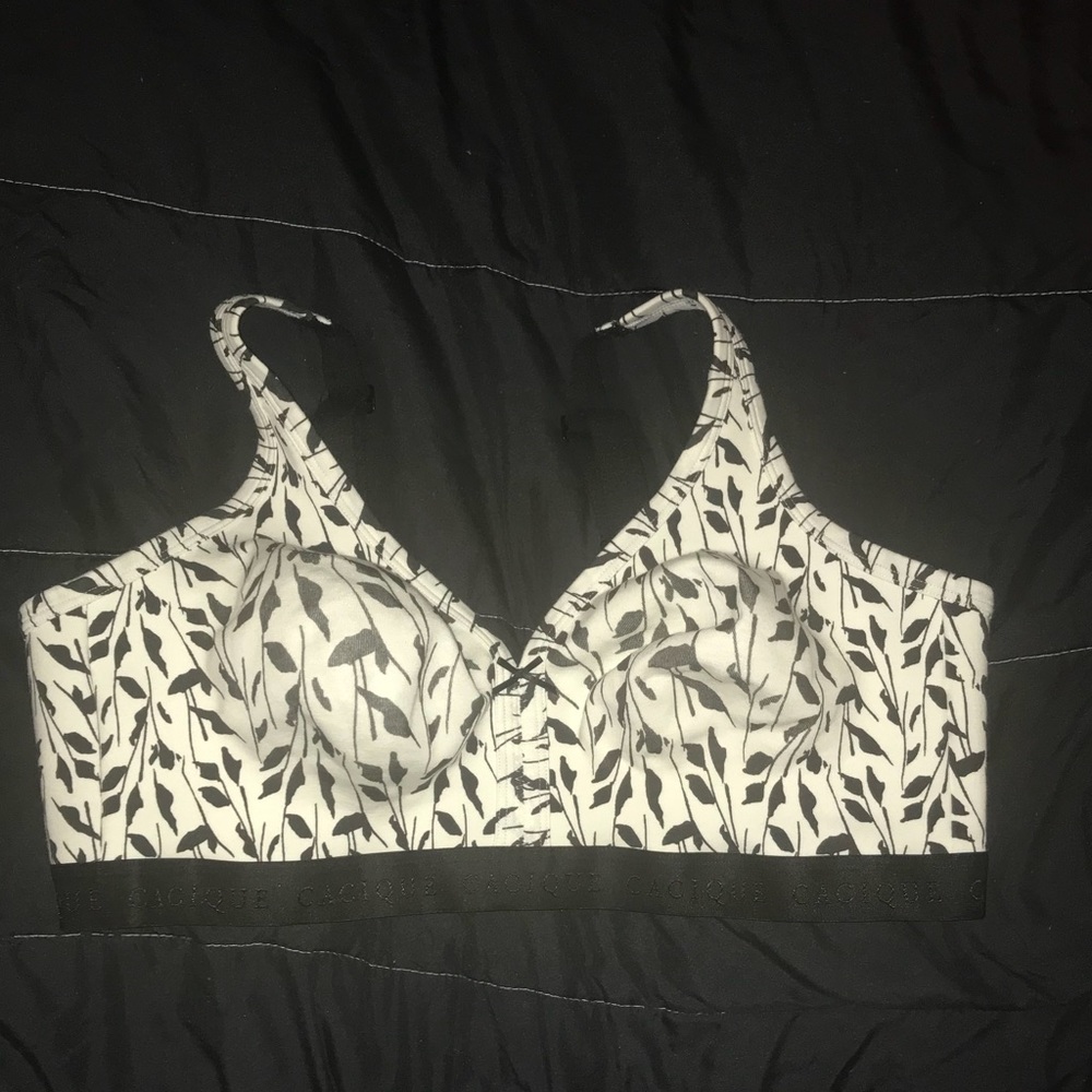 No Wire Cacique Bra size 44 DD!